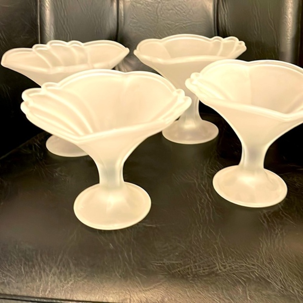 Retro Borgonovo Italian Frosted Glass Parfait/ Ice Cream Footed Dish. 5" Tall.